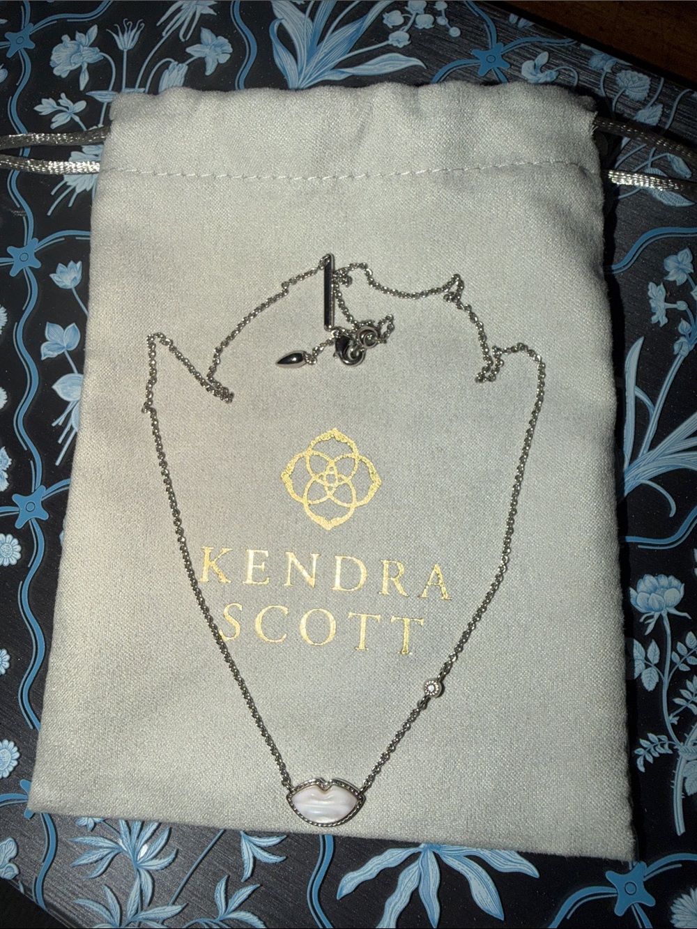 Kendra Scott Silver Necklace With Light Pink Lips And Stone 👄